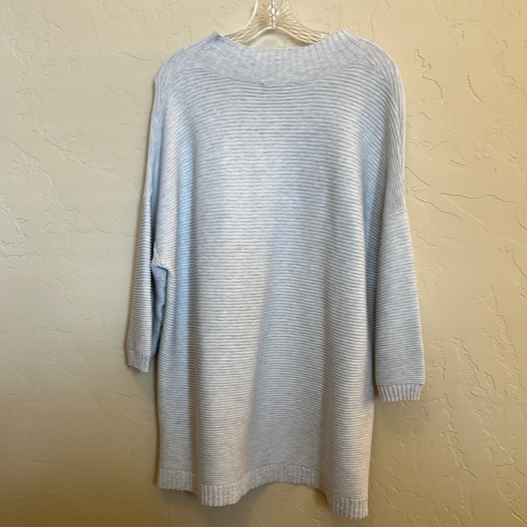 Cyrus Hi-Low Pullover with Drop 3/4 Sleeves - Size 1X - Picture 4 of 4